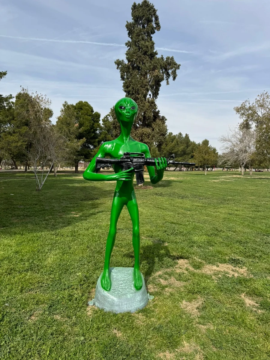 Alien With Rifle
