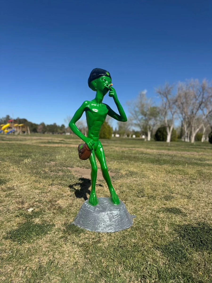 Alien Smoking